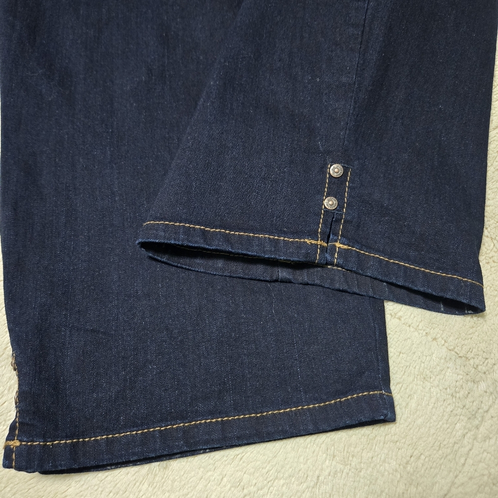 Gloria Vanderbilt Amanda Jeans All Around Slimming Effect Denim Capri, 18 W - Picture 4 of 14